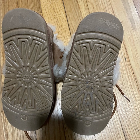 UGG Australia Kids Chestnut Boots - Picture 8 of 10
